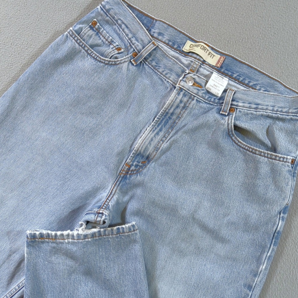 VTG Levis 560 Comfort Fit Jeans Mens 36x32 Blue Light Wash Tapered Leg Denim 06